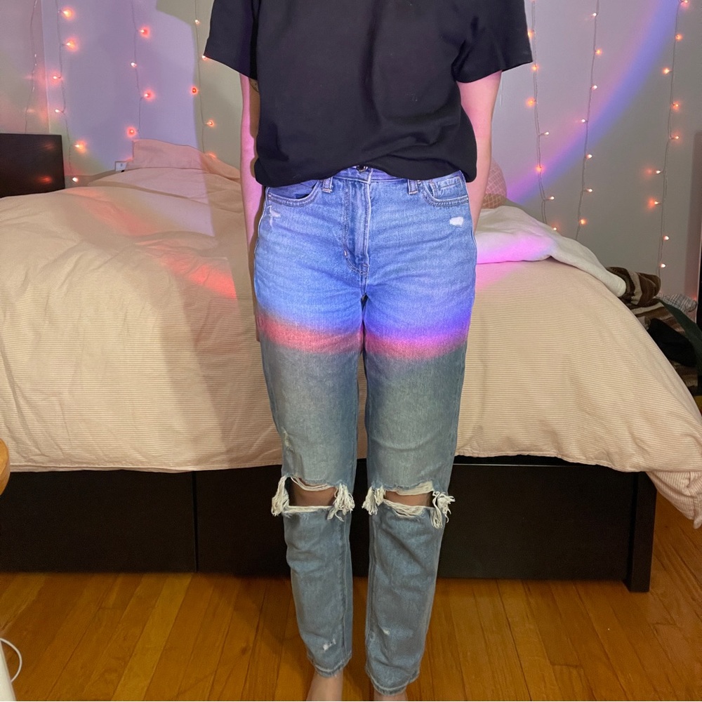 American Eagle High-waisted mom jeans